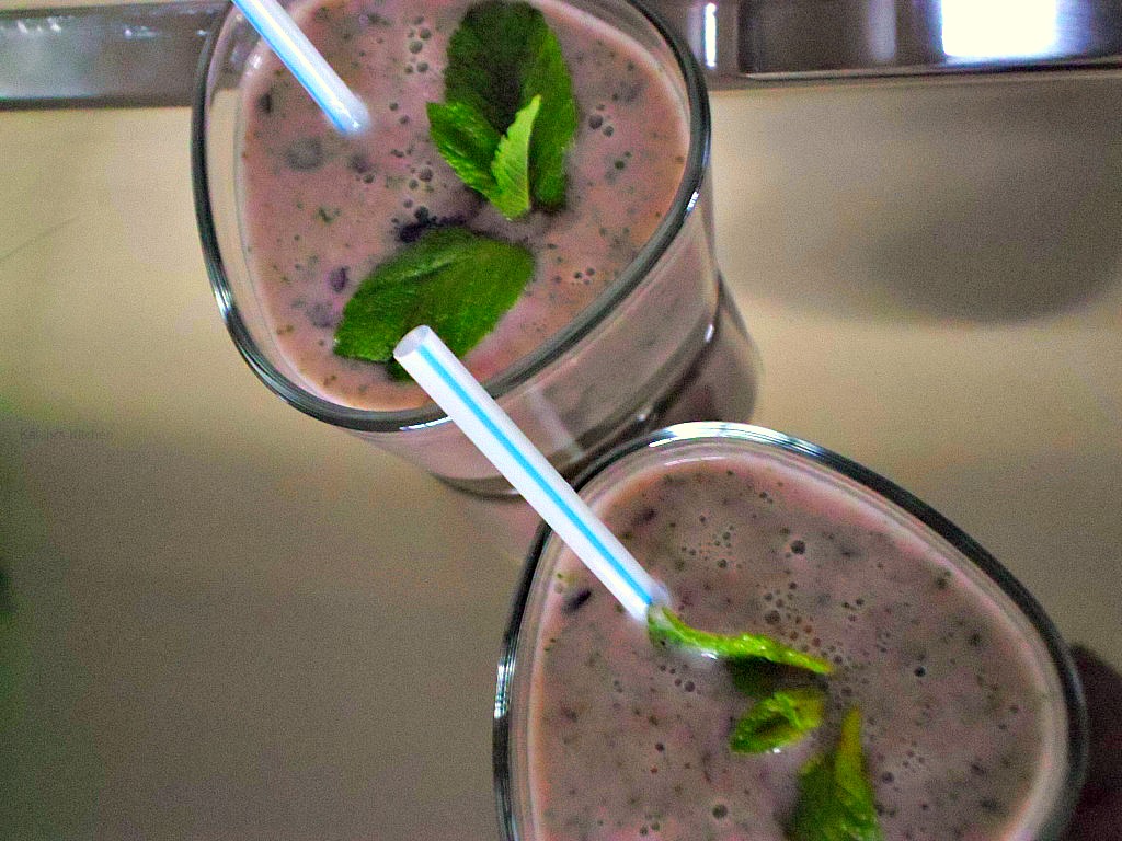 grape and pineapple smoothie
