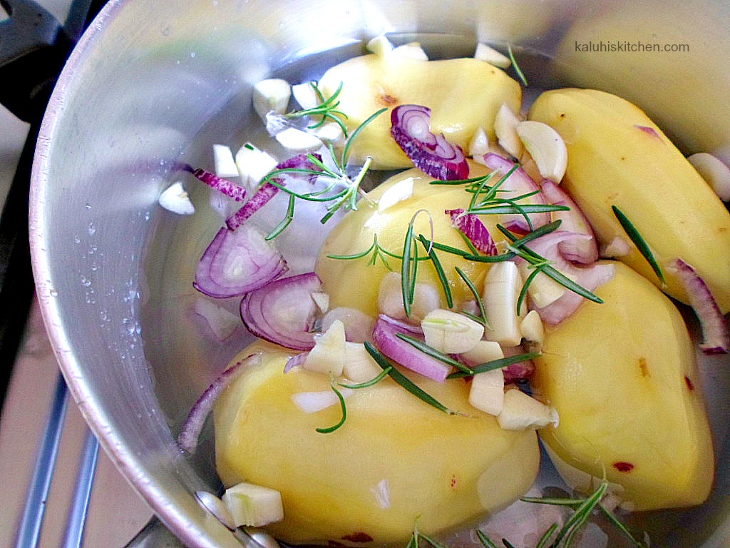 boiling potatoes with garlic, onion and rosemary
