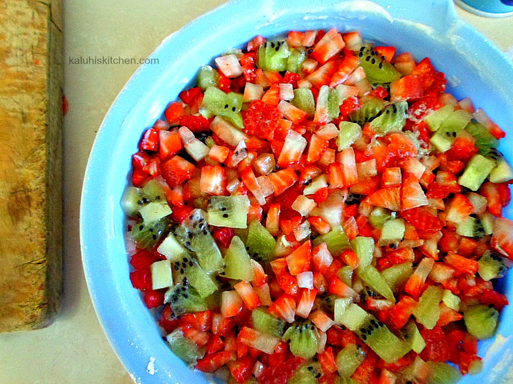 oreo icebox with strawberry and kiwi fruit layer