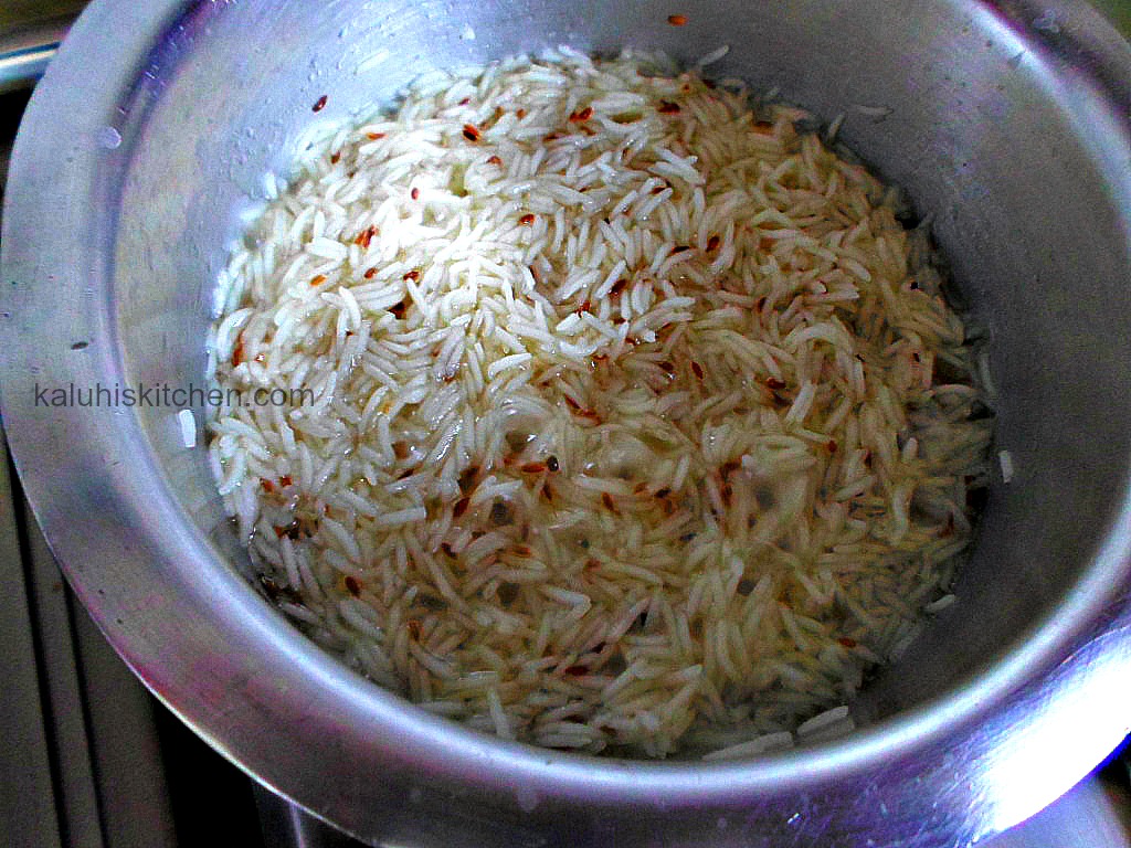 boiling rice with whole cumin seeds for more flavor