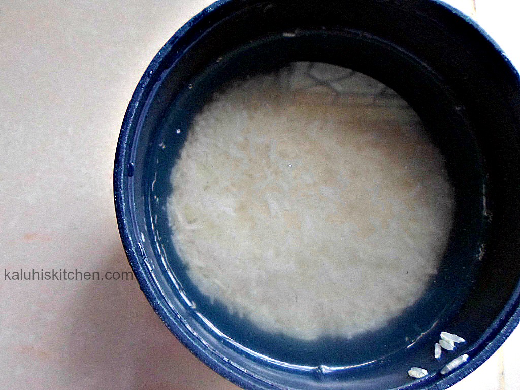 soaking rice to remove the starchiness