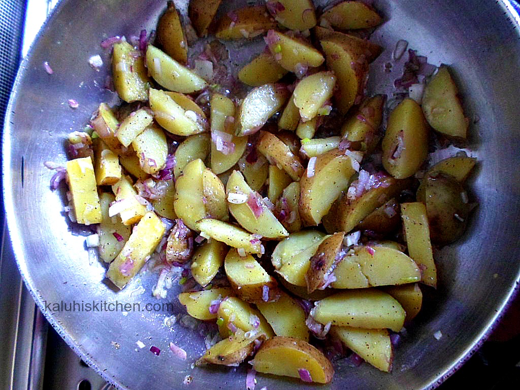 unskinned potato wedges recipe_unskinned potato wedges in sauteed onions