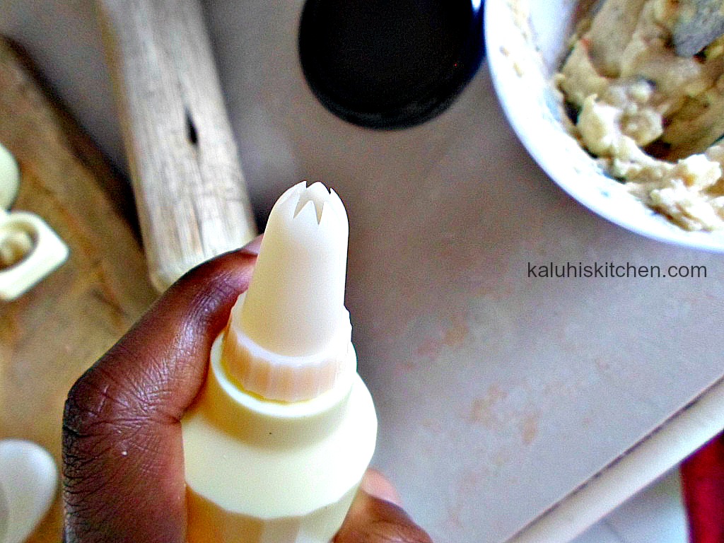 making deviled egg filling_star shaped nozzle for piping deviled egg filling_kenyan food blog_deviled egg recipes