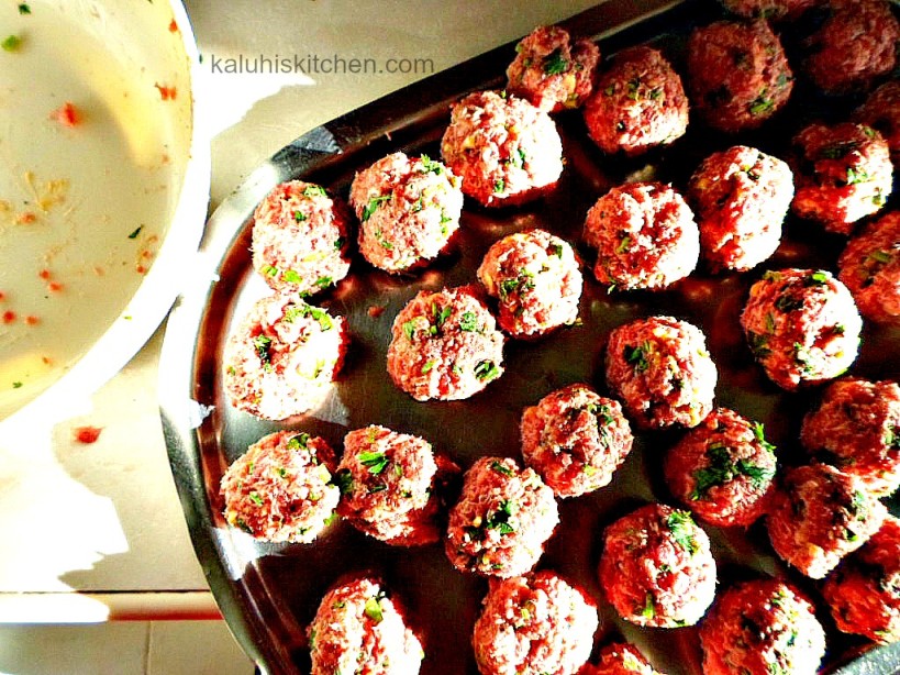 Kenyan Food Blogs_How to make meatballs_Easy meatball reciepe_sausage and minced beef meatballs