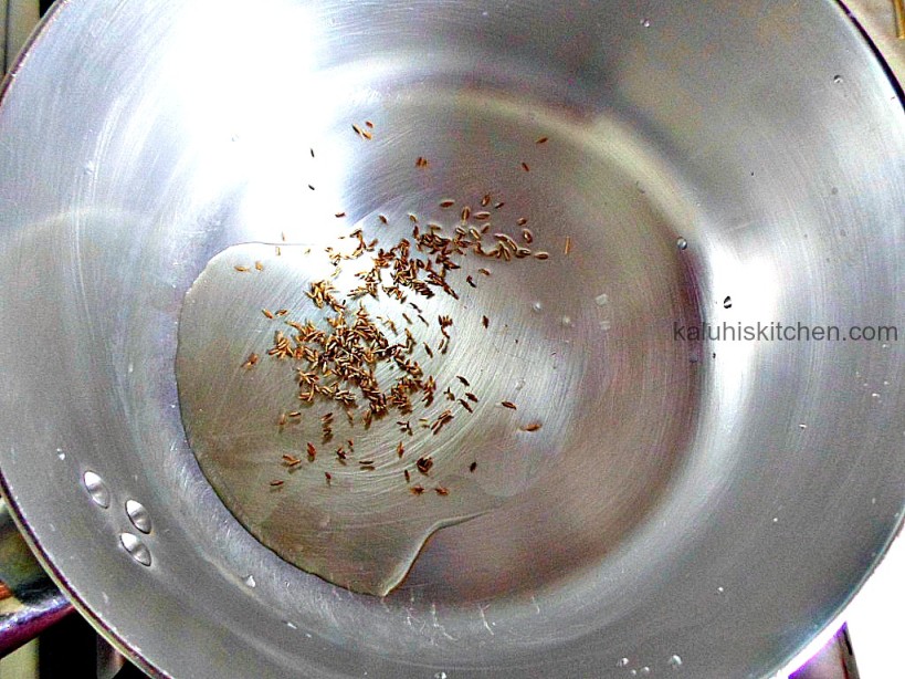 cumin seeds_cooking with cumin seeds_cumin seeds in hot oil infused their flavor
