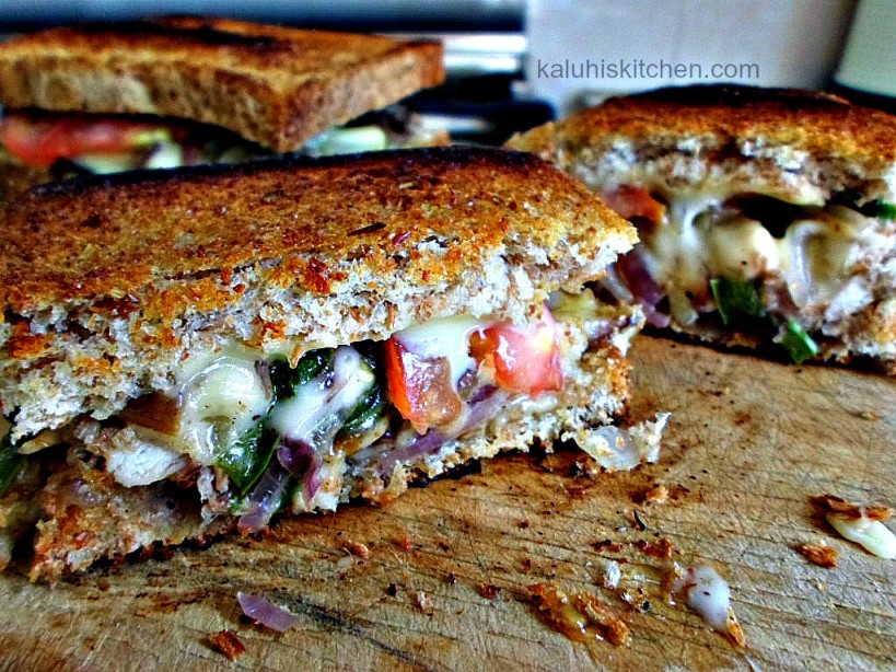 juicy chicken grilled cheese sandwich with richness of bell peppers and freshness of tomatoes make the best chicken grilled cheese sandwich