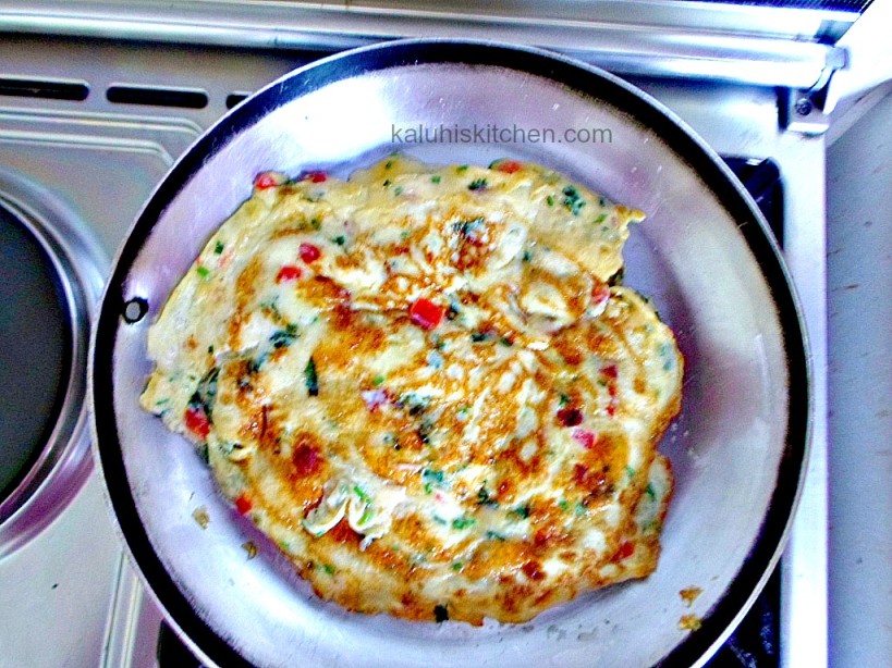 cooking your omellete with milk makes it brown really well and evenly and remain crispy without using too much milk_avocado and sesame seed milky omelette