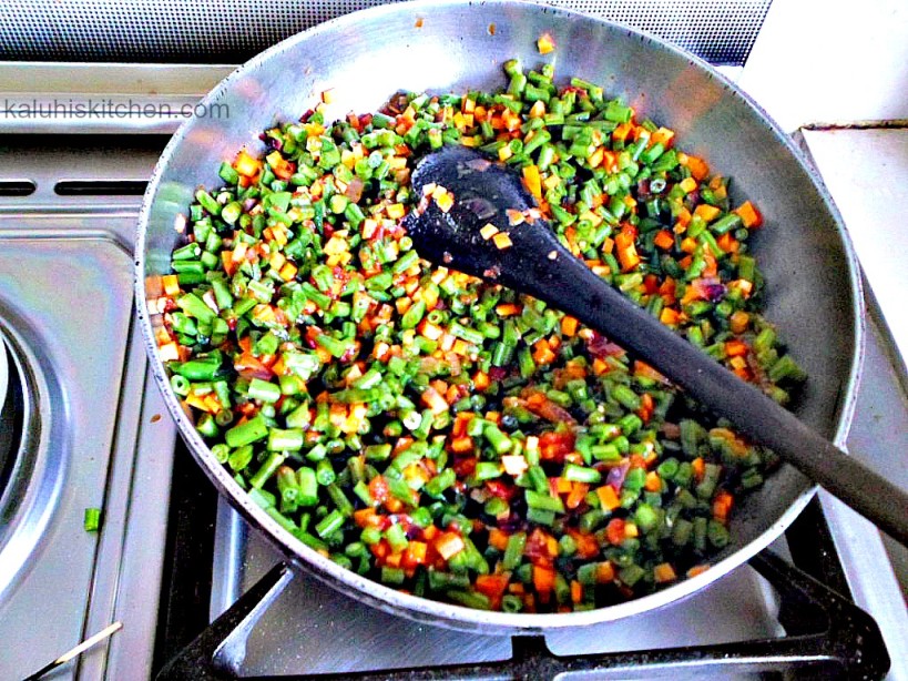 how t make the best french beans and carrots stir fry with tomatoes and pepper