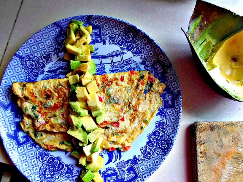 how to make an omelette alot more wholesome and delicious_best omelette recipe_avocado and sesame seed milky ommelette