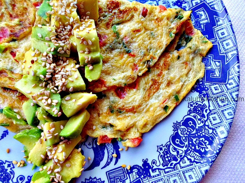 top kenyan food blogger Kaluhi Adagala_avocado and sesame seed milky omelette_best breakfast recipe