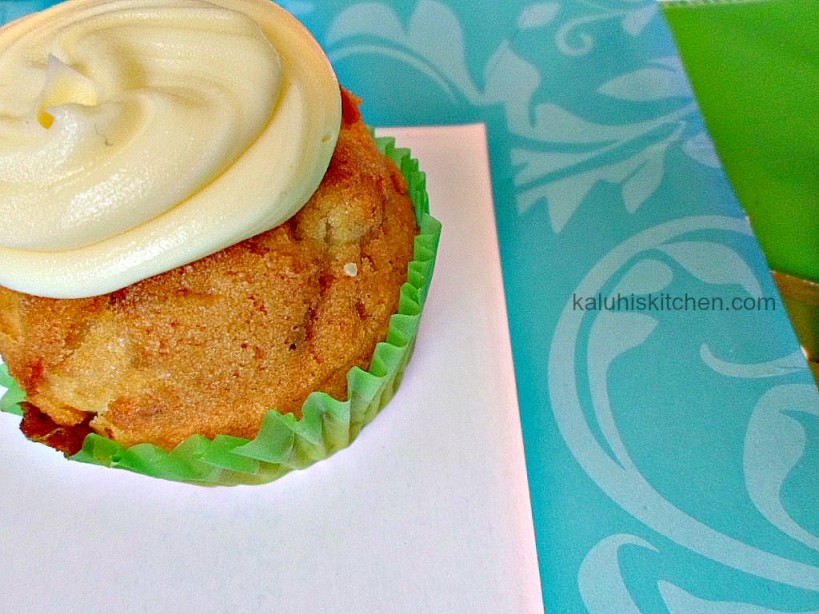 vanilla cupcake with cream cheese frosting_Rupu cake stand_Cake festival 2015