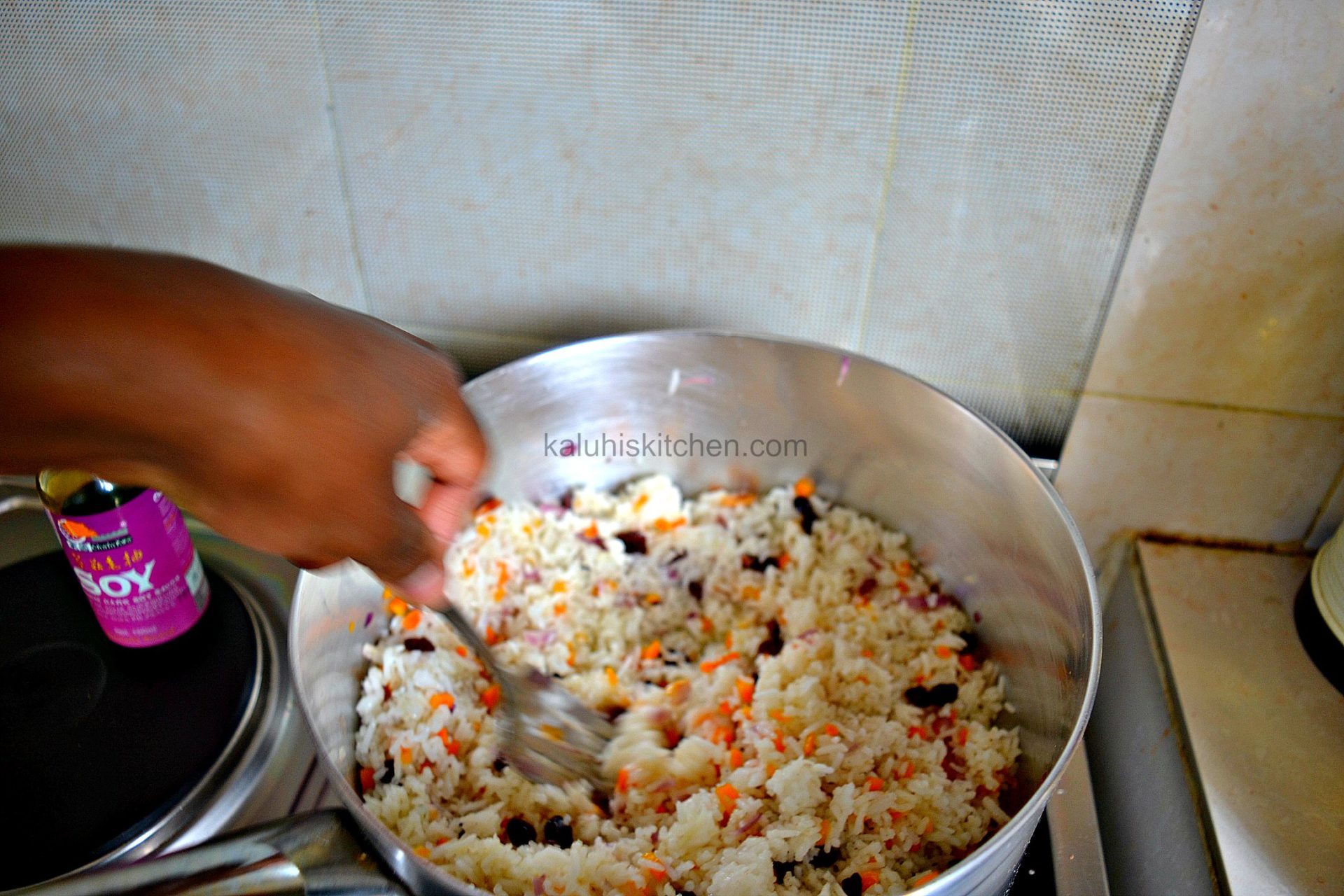 To prevent your carrot and raisin fried rice from sticking together, mix all ingredients togetherwith a fork, lightly but thoroughly_kaluhiskitchen.com