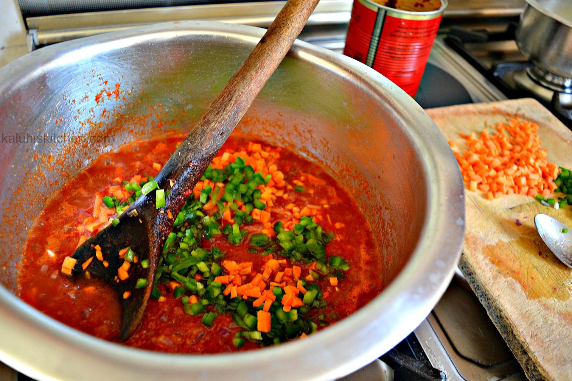 add the bell pepper and the carrots to the sauce of the meatball tikka masala and leave some for later_kaluhiskitchen.com