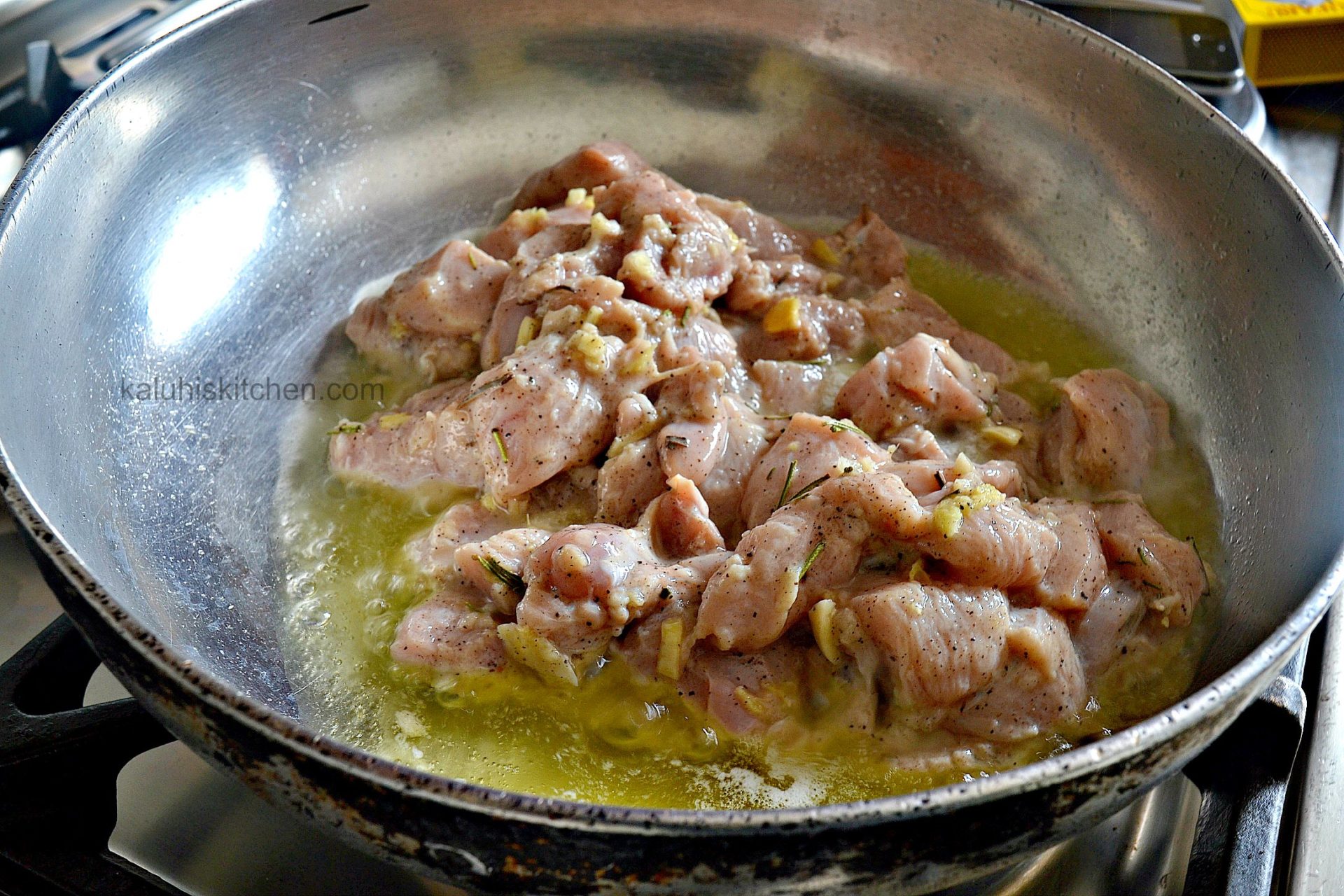 before making the chicken tikka, lightly fry the chicken first_how to make chcken tikka_kaluhiskitchen.com