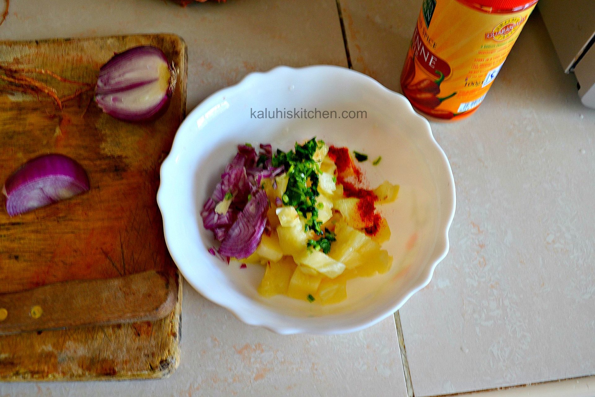 how to make pineapple salsa_mix all the ingredients_kaluhiskitchen.com