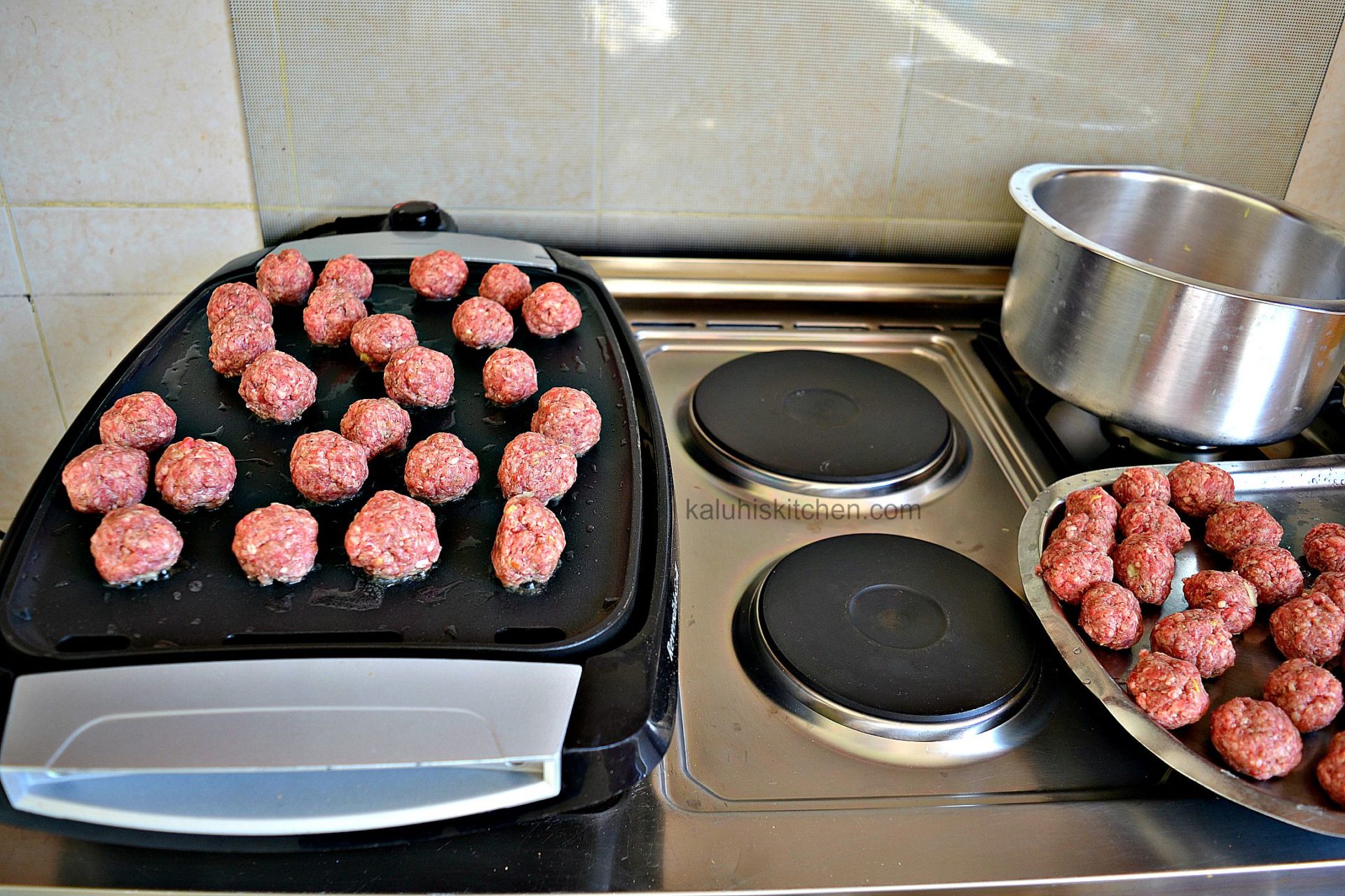 lightly fry the meatbals to get them cooked through befor adding them to the sauce_use a grill or a pan_kaluhiskitchen.com