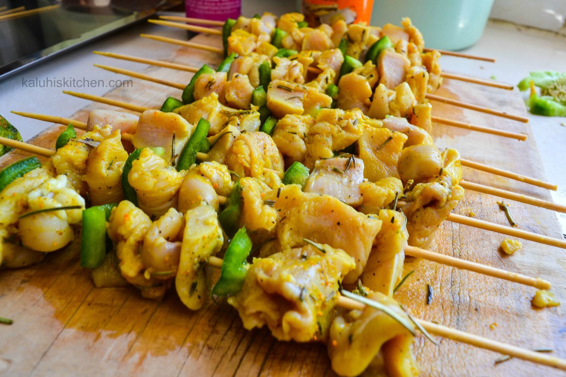 chicken chunks with rosemary and black pepper and turmeric skewered with green bell pepper for the mshikaki_kenyan food_kaluhiskitchen.com
