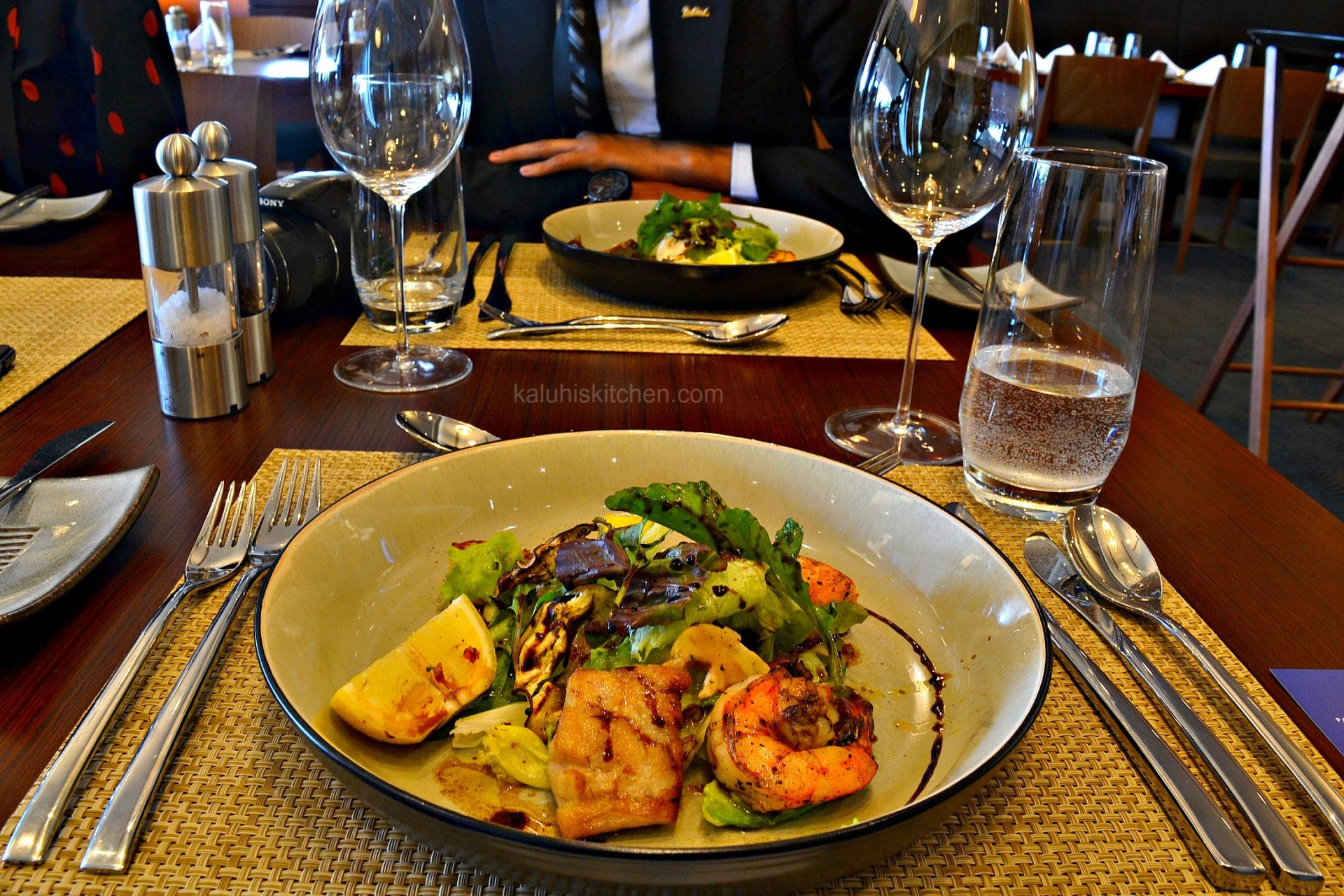 malindi salad with scallops, prawns, seared snapper and assorted greens had such fine balance_kaluhiskitchen.com
