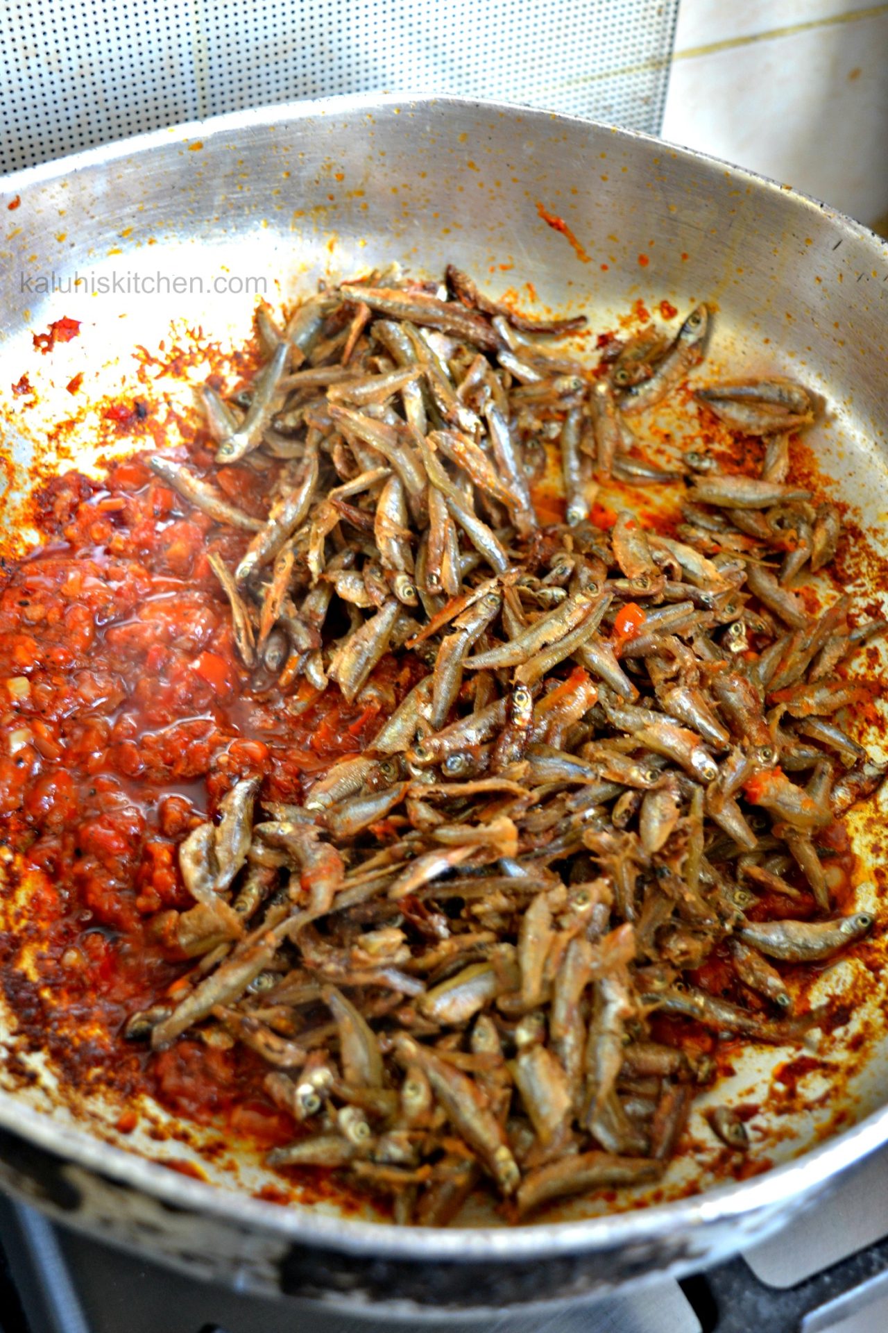 adding the omena to the tomato reduction makes a rich base for the omena_how to make omena_kaluhiskitchen.com