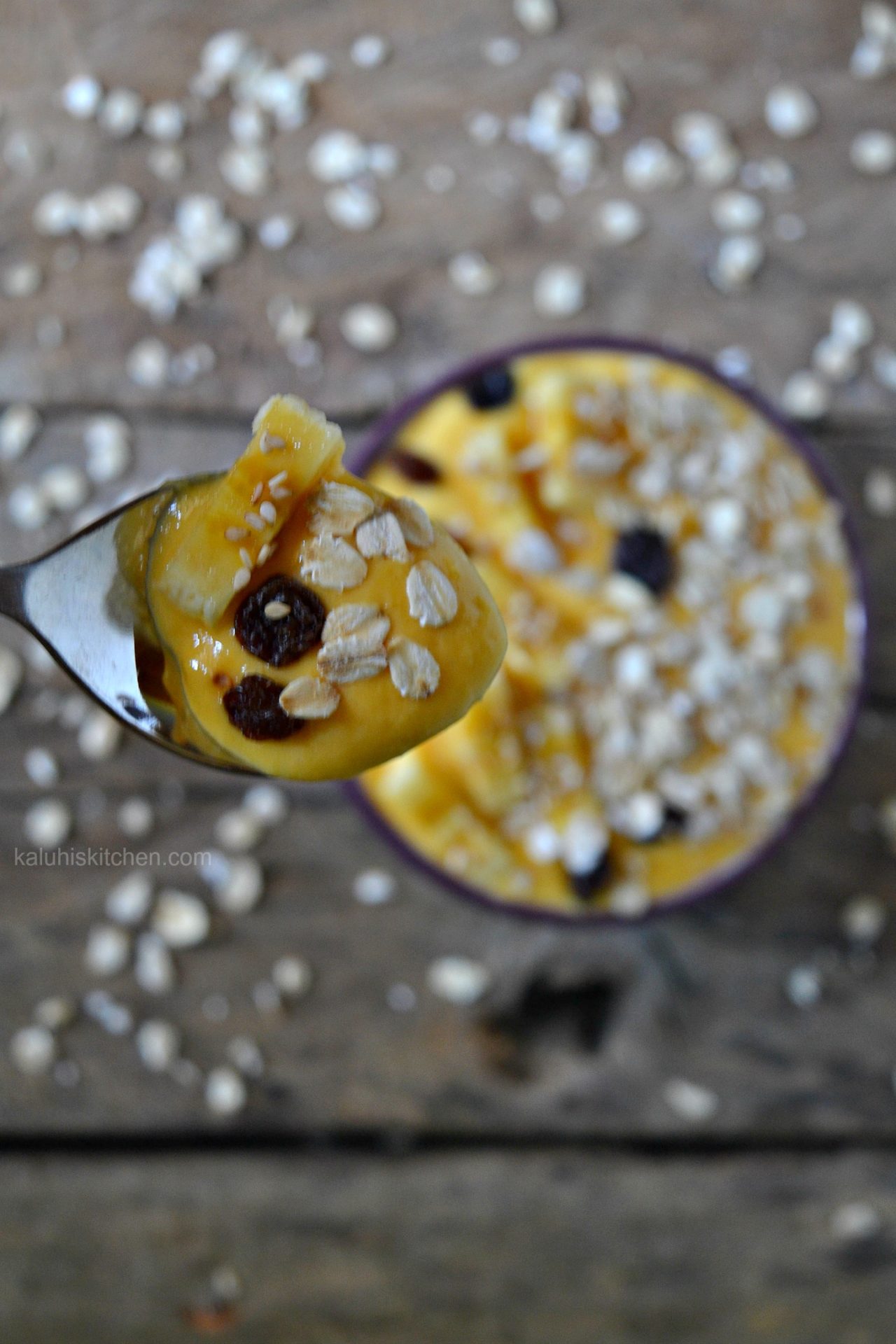 best food blogger in kenya_top food blogger in kenya_food bloggers in kenya_mango smoothie bowl_kaluhiskitchen.com