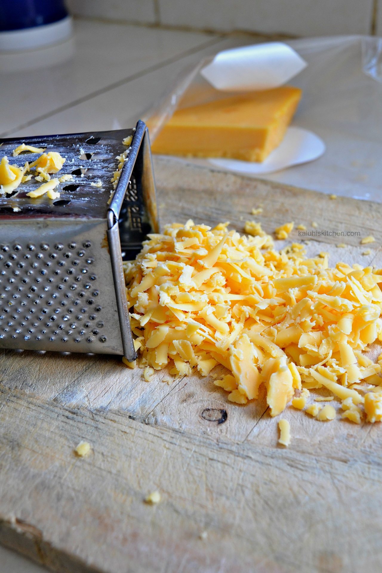 cheddar cheese sauce_homemade grated cheese_cheddar cheese variet available in kenya_kaluhiskichen.com