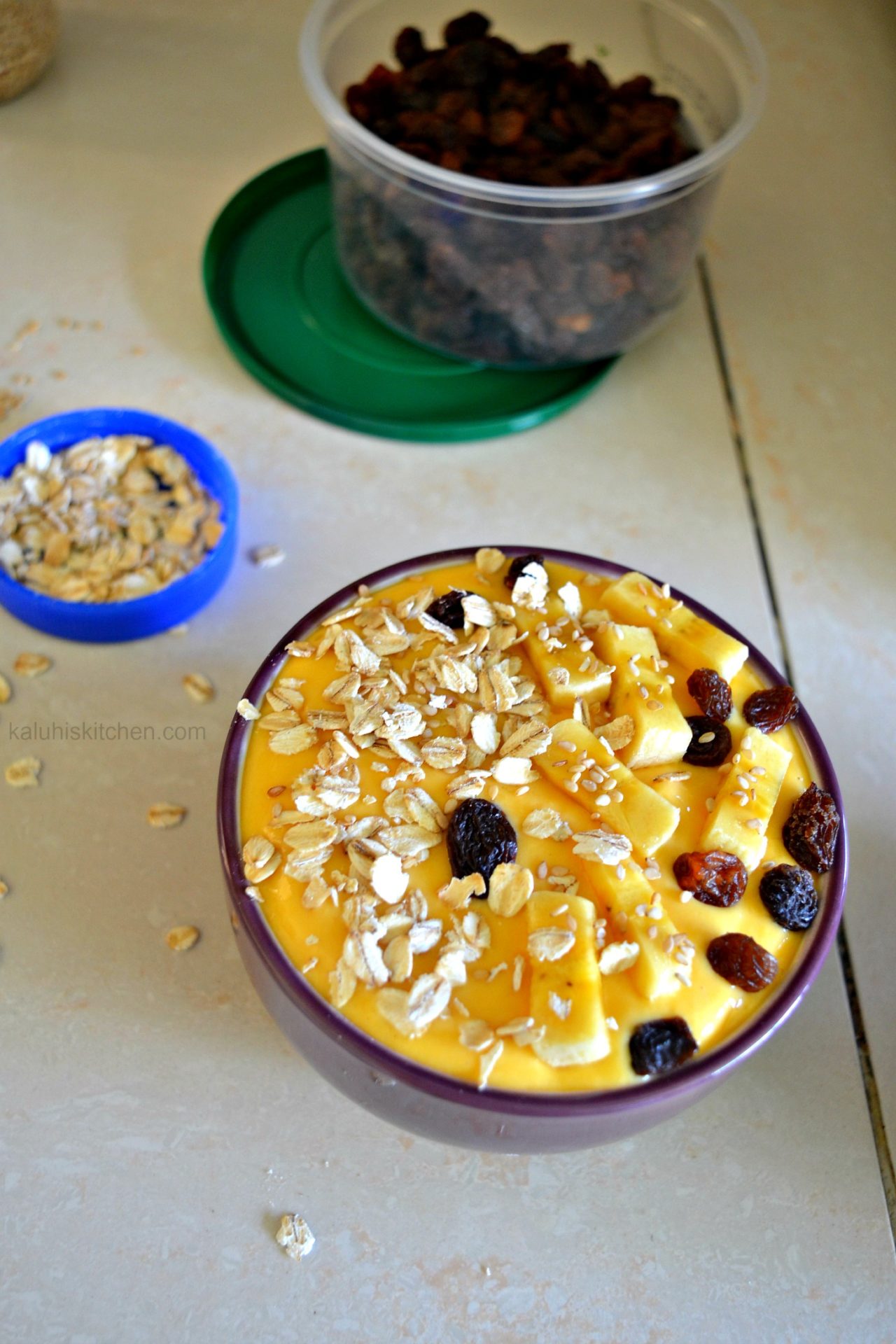 garnishing smootie bowl with a variety of superfoods makes this ideal for brunch or breakfast_mango smoothie bowl_kaluhiskitchen.com