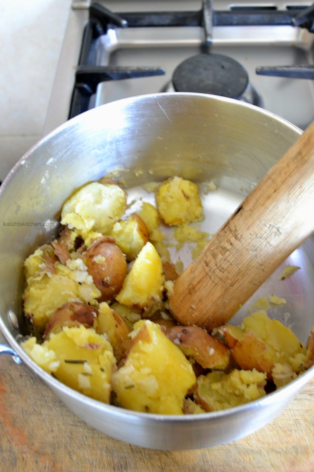 mashing potatoes_smashed potatoes anre more texturesd and rough compared to mashed potatoes which have a creamier texture