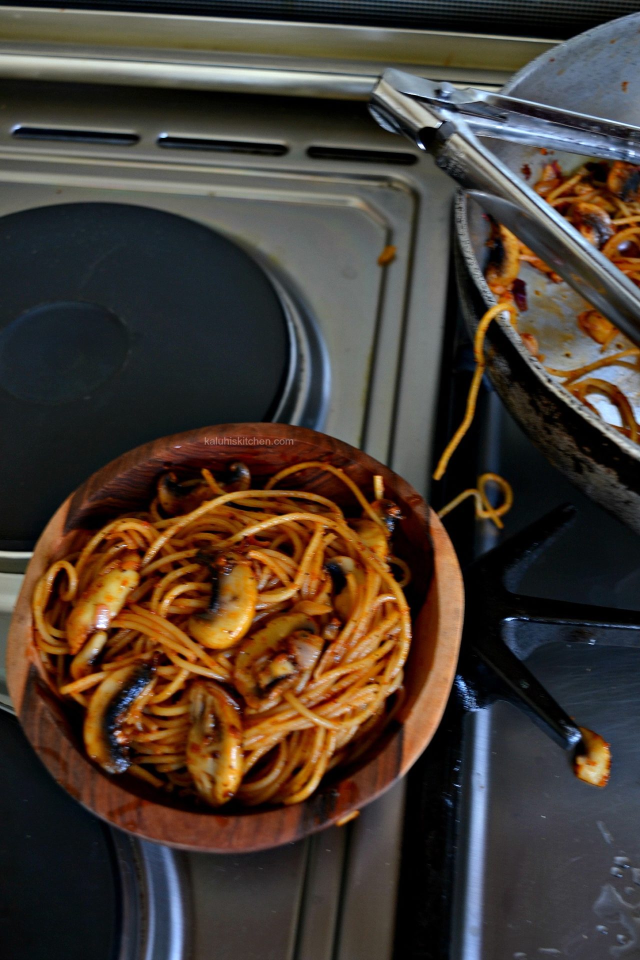 DSC_1124after the spaghetti has been mixed in with the mushrooms. remove from heat, serve then garnish with your coriander and sesame seeds_kaluhiskitchen.com