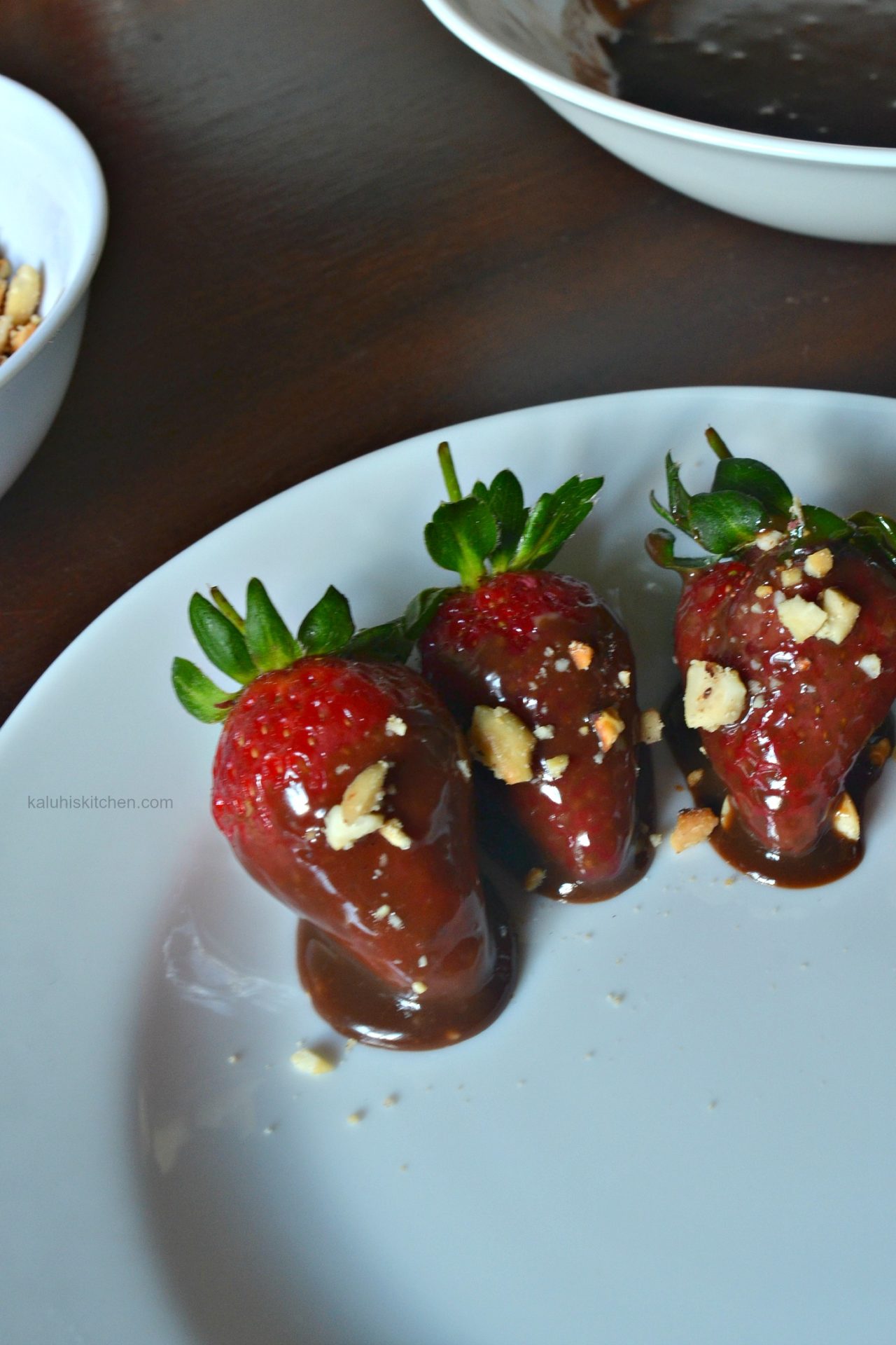 dip the strawberries in the chocolate and allow them to refridgerate for about 30 minutes_kaluhiskitchen.com