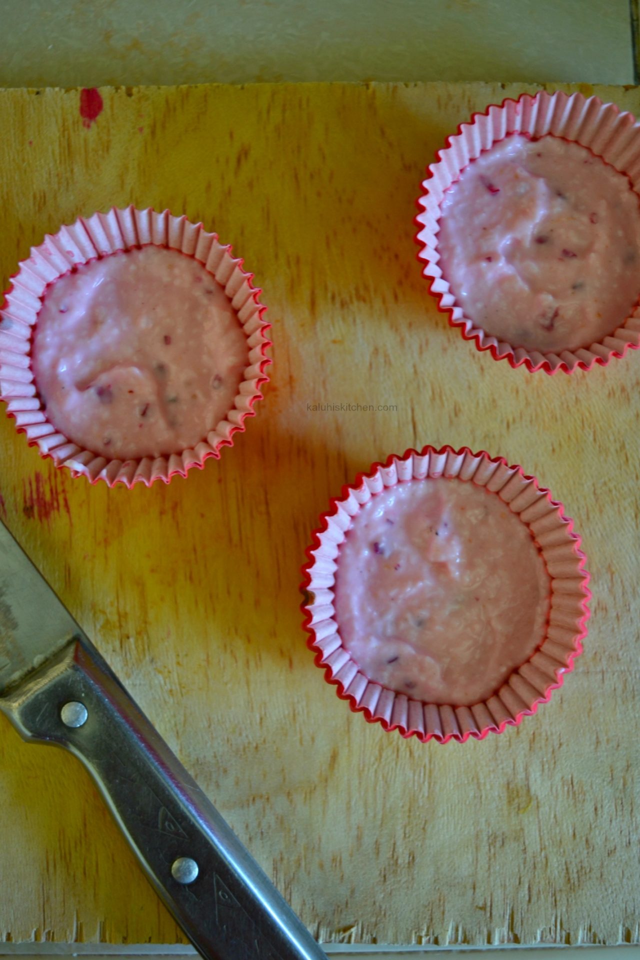 fill the cups about half way with the first layer of the froyo with cocnut and nutmeg and allow this to freese for about an hour_kaluhiskitche.com