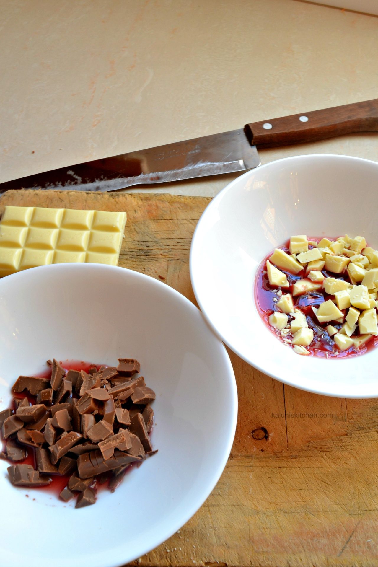 kinds of chocolate to use while making chocolate covered strawberries_kaluhiskitchen.com_