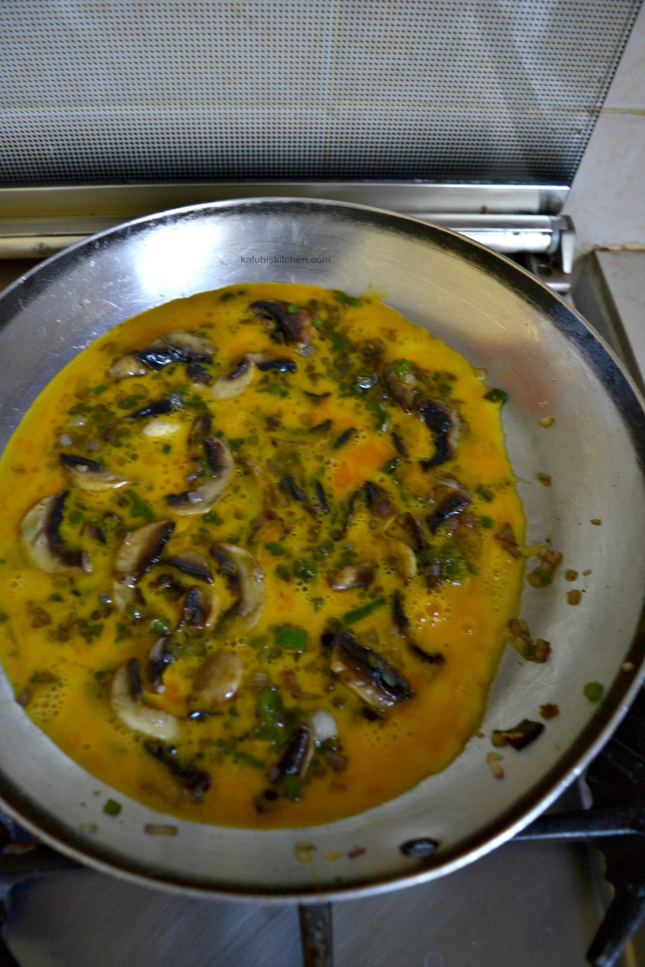 add your eggs to the cooked mushroom and allow it to set _how to make a mushroom omellette_kaluhiskitchen.com
