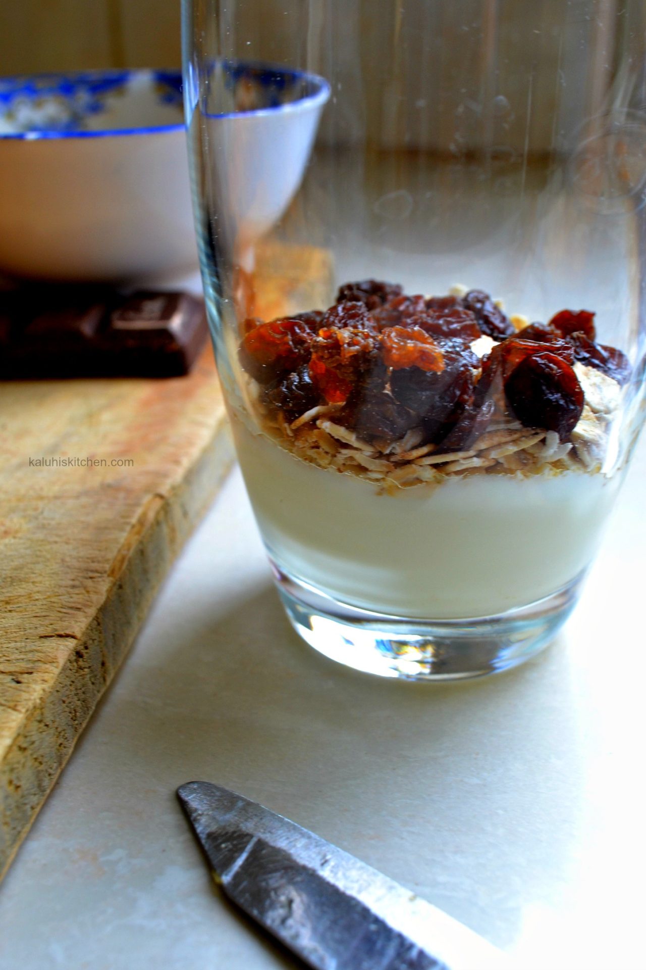 raisins, oata and yoghurt make parfaits very healthy and an ideal snack_mango and dark chocolate parfait_kaluhiskitchen.com