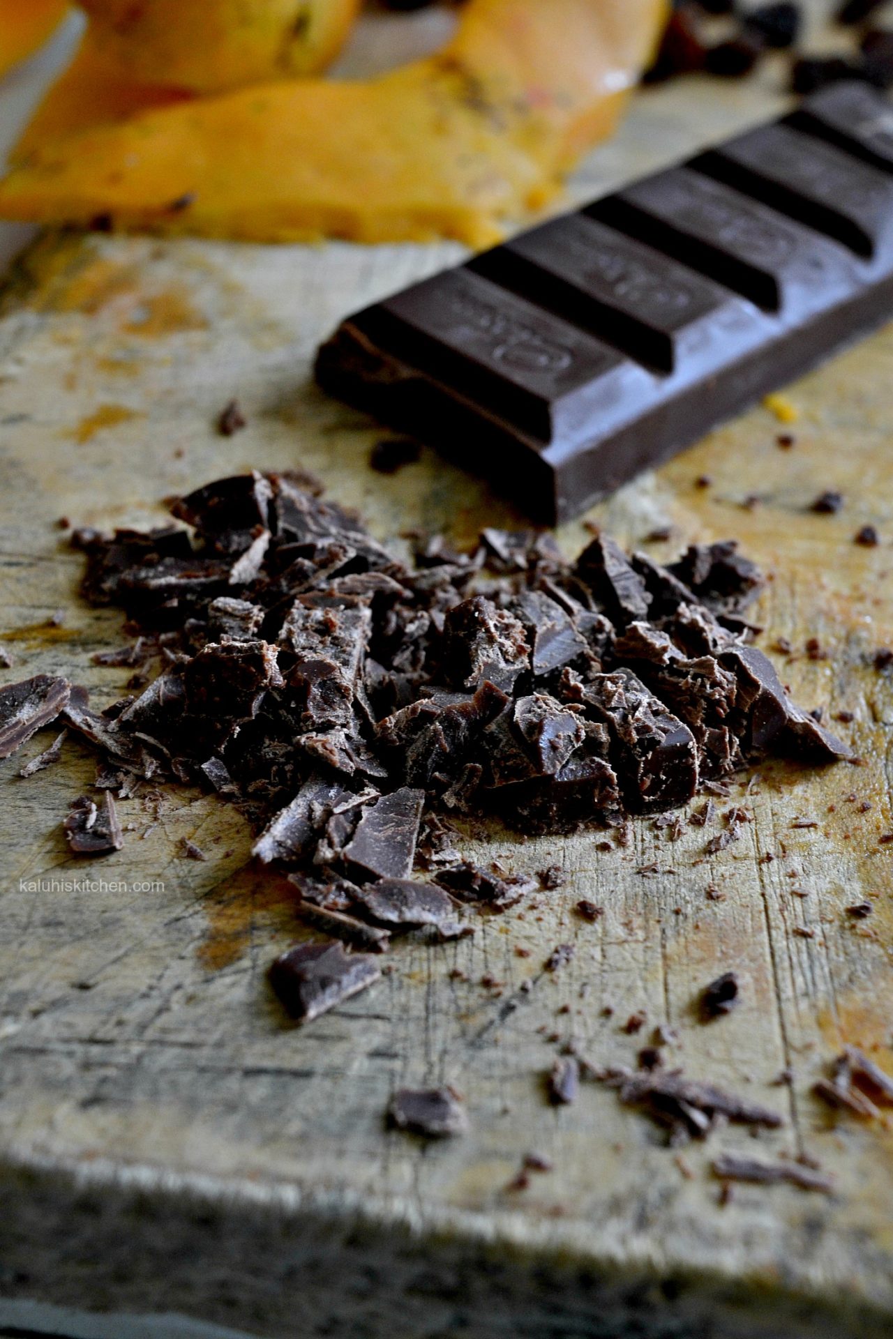 the best chocolate to incorporate in your desserts is dark chocolate since it is very pure and has more nutrients_dark chococlate_kaluhiskitchen.com