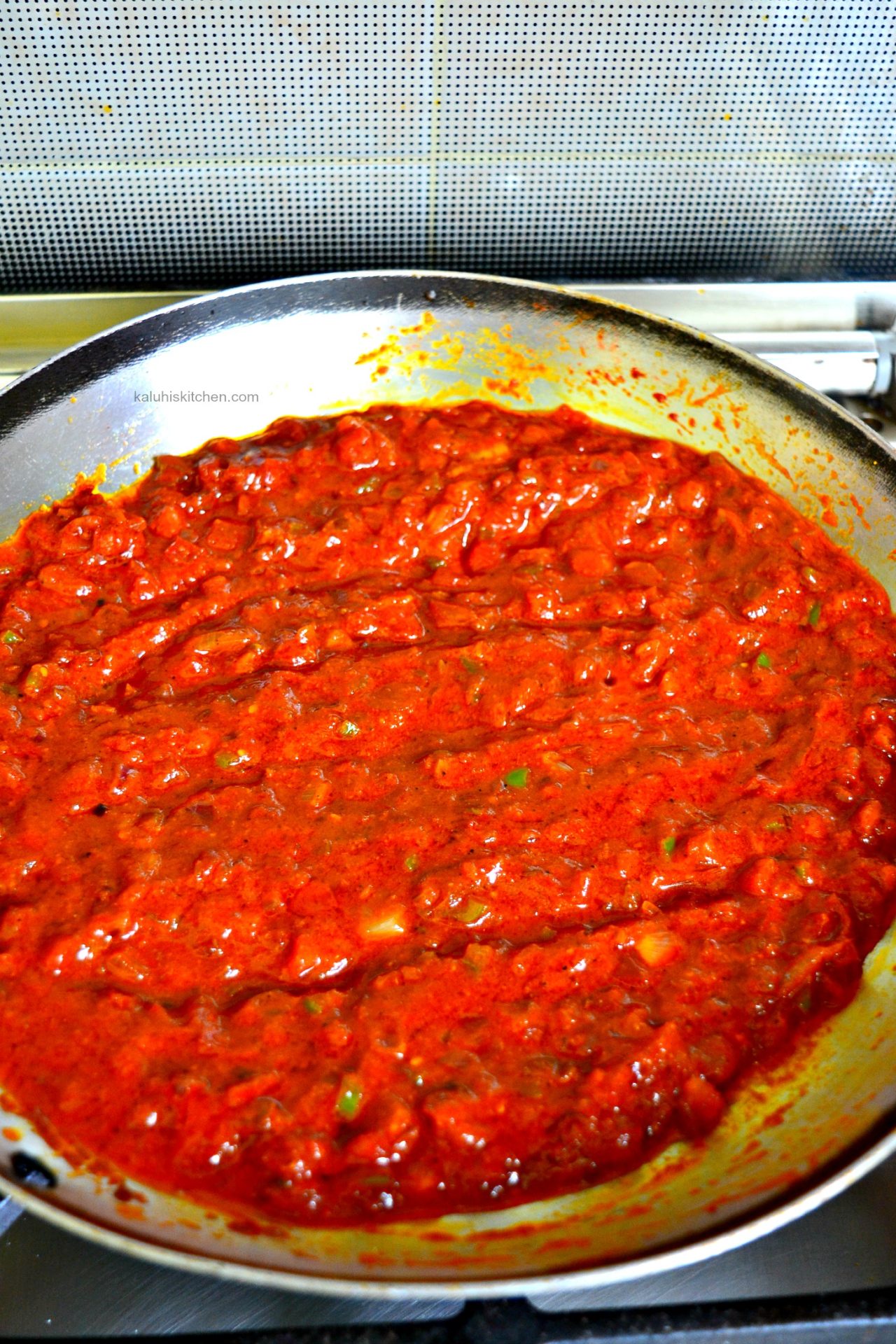 allow the sauce to cook down for about 10-15 minutes so that it thickens and all the flavors blend well_kaluhiskitchen.com