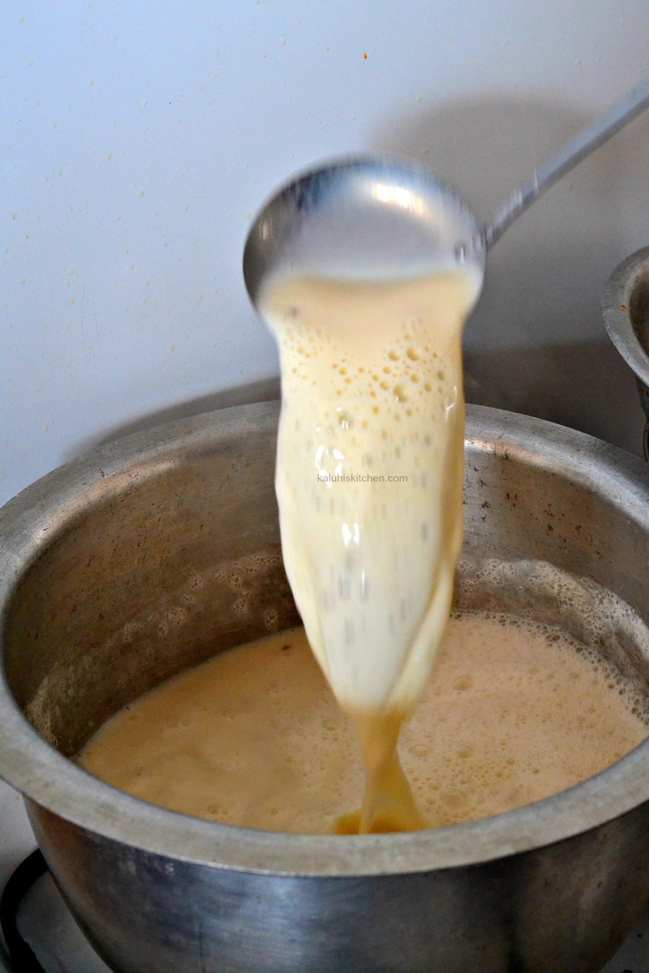 mix the milk with the agar agar thoroughly so that it is evenly distributed_kaluhiskitchen.com_lamu food festival