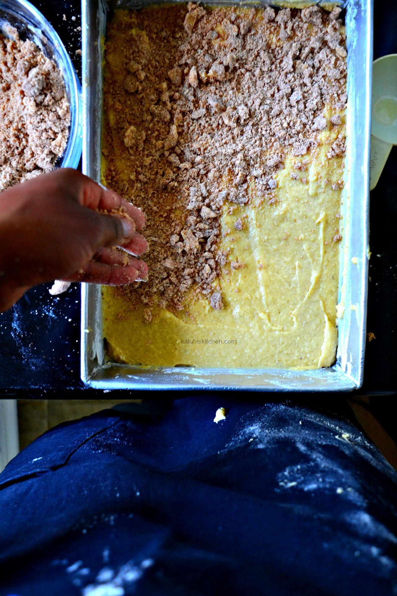 sprinkkle the strausel over the cake batter before putting it to the oven to bake_kaluhiakitchen.com_crumb cake recipes