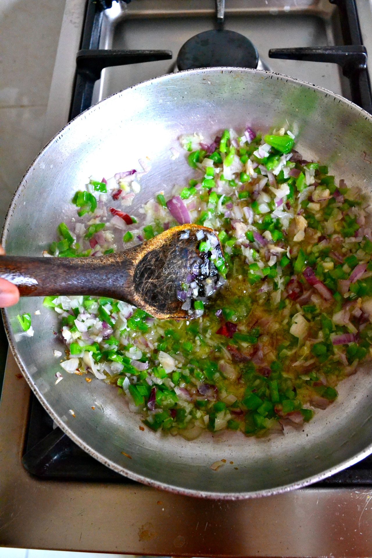 cook your green bell pepper together with the garlic and red onion until softened_kaluhiskitchen.com_how to cook garlic paprika liver_best liver recipes