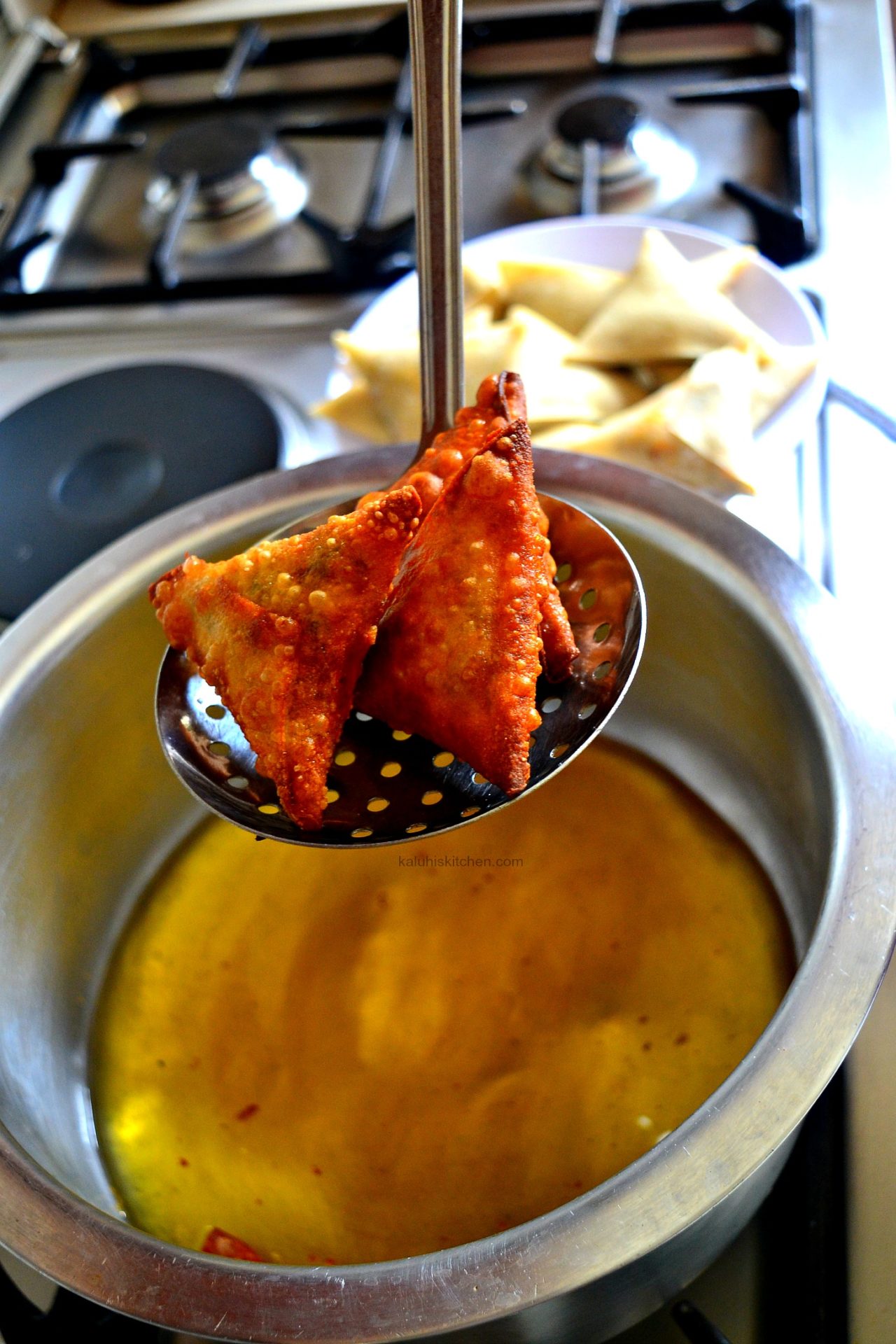 Once the samosas are golden brown on the outside, they are ready to be taken out form the heat_kaluhiskithcne.com_cheesy beef samosas