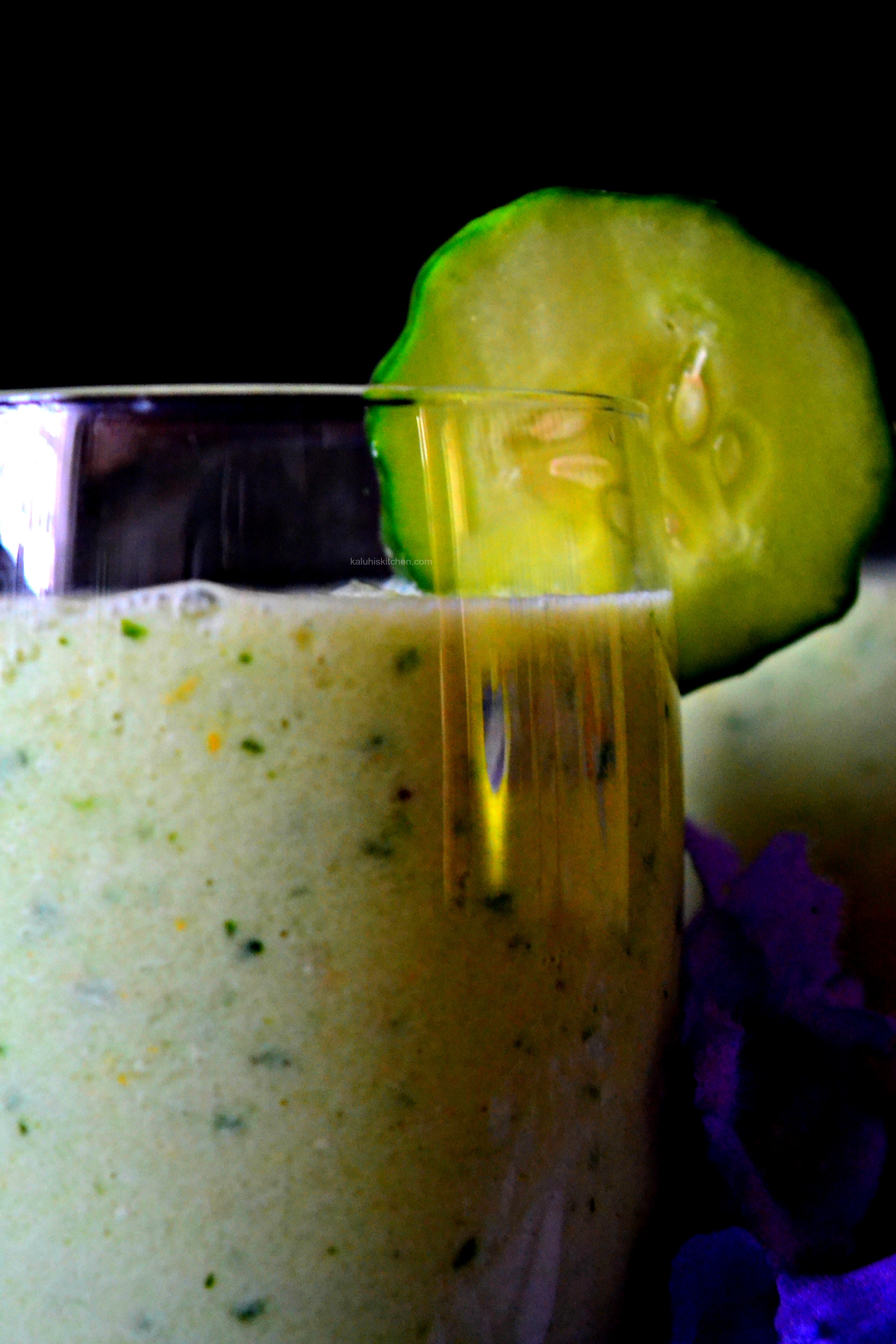 african-food-bloggers_kenyan-food-bloggers_how-to-make-a-green-smoothie_kaluhiskitchen-com_thorn-melon-and-apple-smoothie