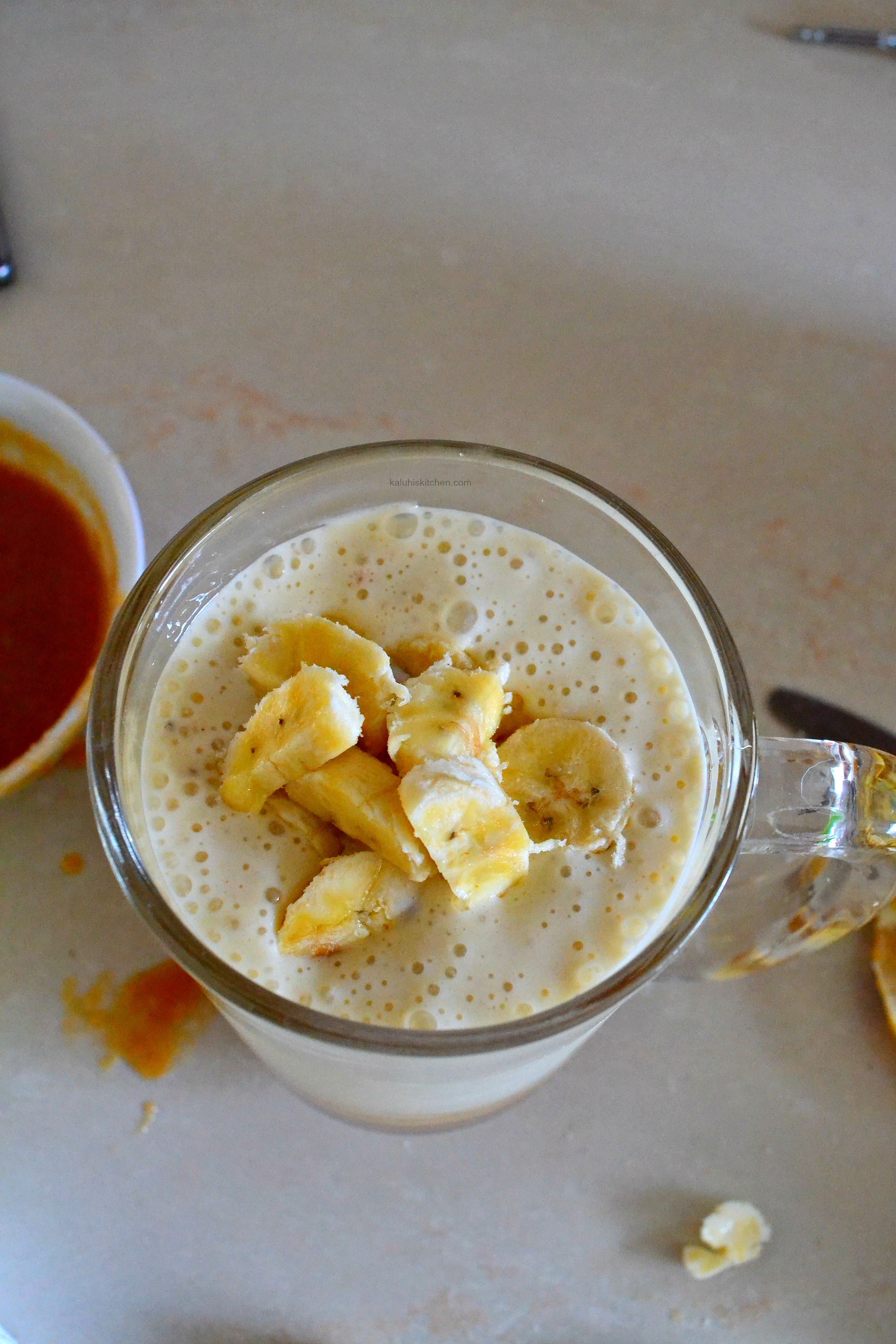 garnish-your-milkshake-with-some-fresh-banana-to-provide-some-balance-to-the-smoothie-and-compliment-the-inherent-banana-flavor_kaluhiskitchen-com