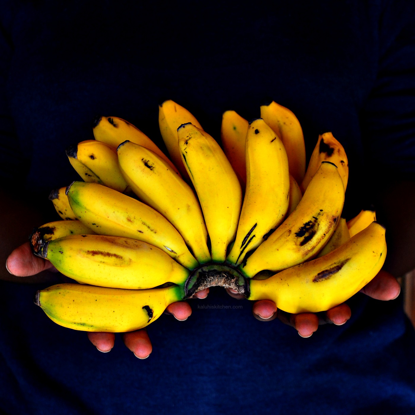 kenyan-food_kenyan-fruits_organic-bananas_kaluhiskitchen-com