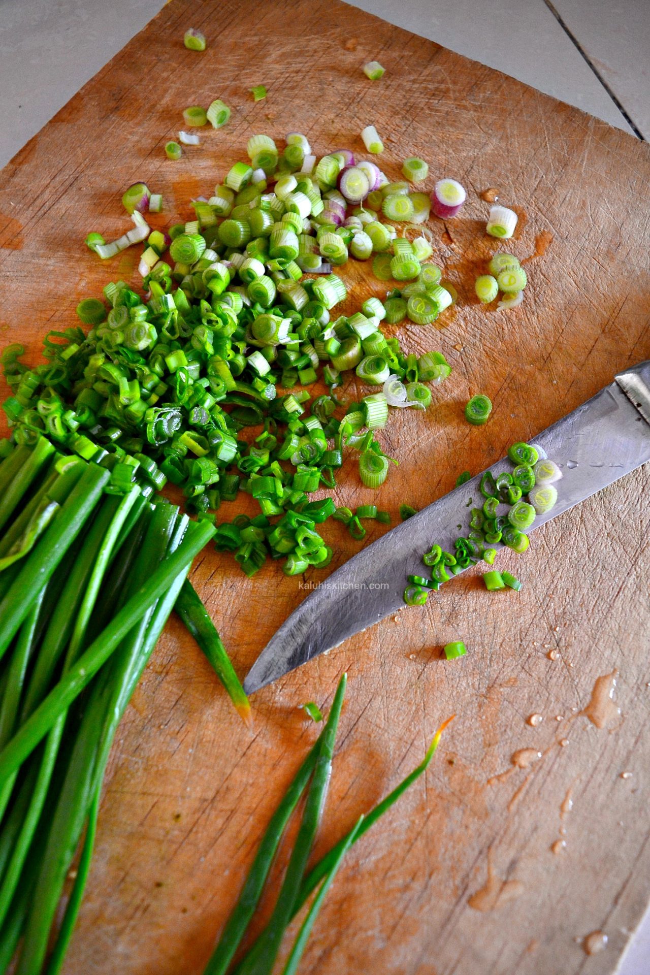 spring onion have a distinct taste and go particularly well with githeri and in the filling of samosas_kaluhiskitchen.com