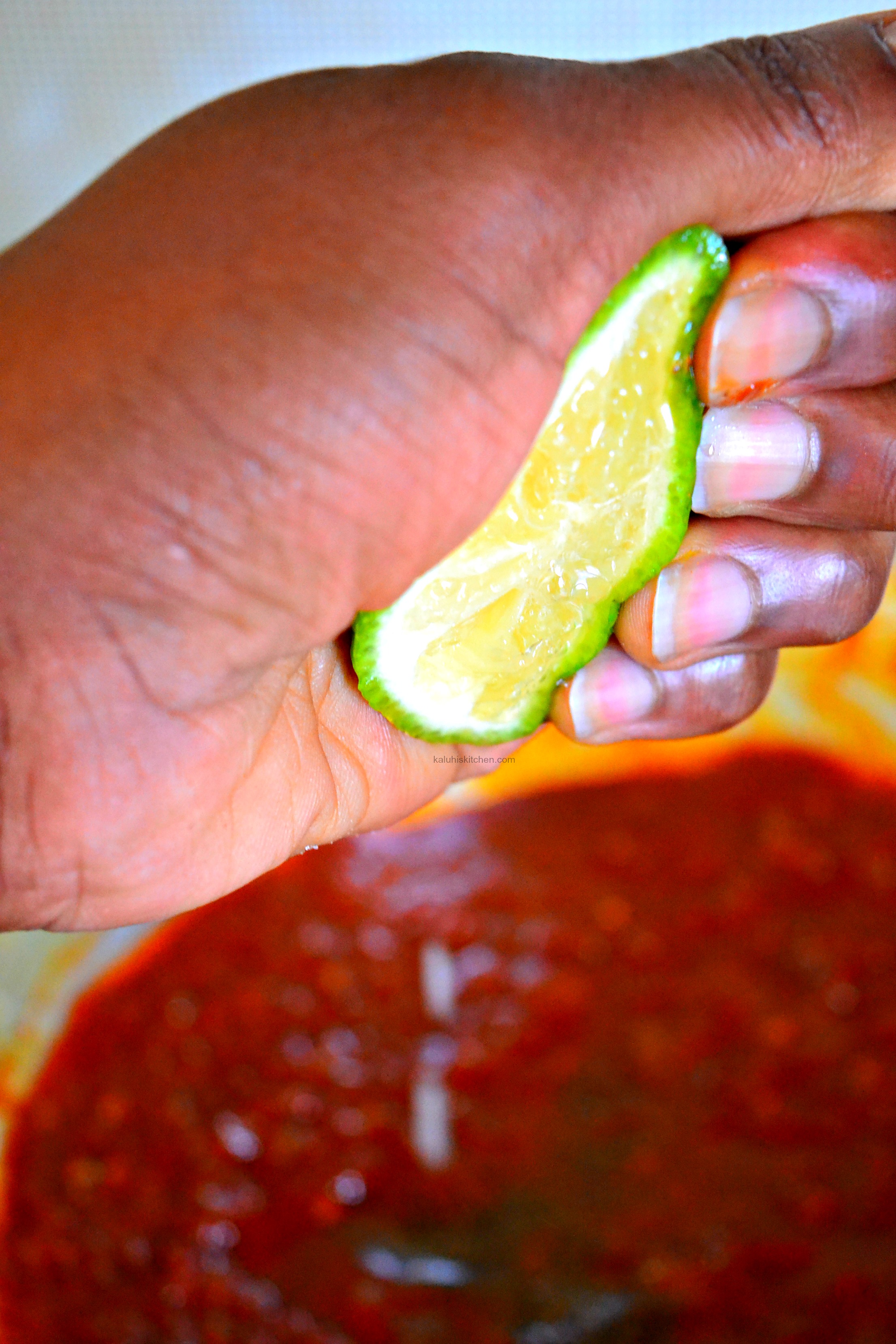 add-a-fresh-splash-of-lemon-juice-to-the-sauce-to-give-it-abit-of-zing-and-balance_bhajia-masala_jkaluhiskitchen-com