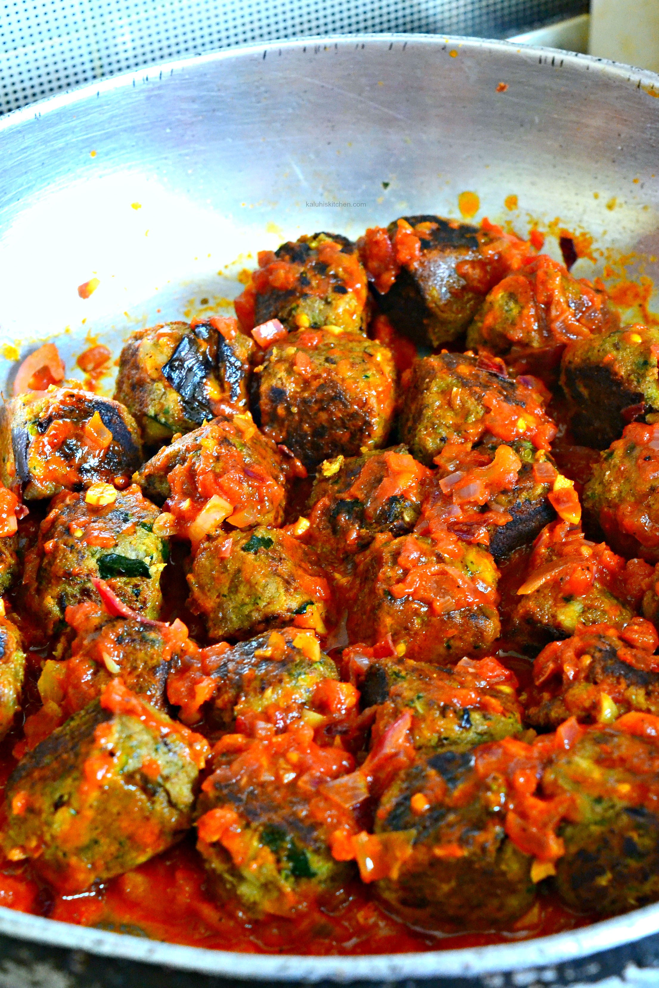 add-the-veggie-meatballs-into-the-tomato-masala-and-llow-to-simmer-on-low-until-all-flavors-meld_kaluhiskitchen-com