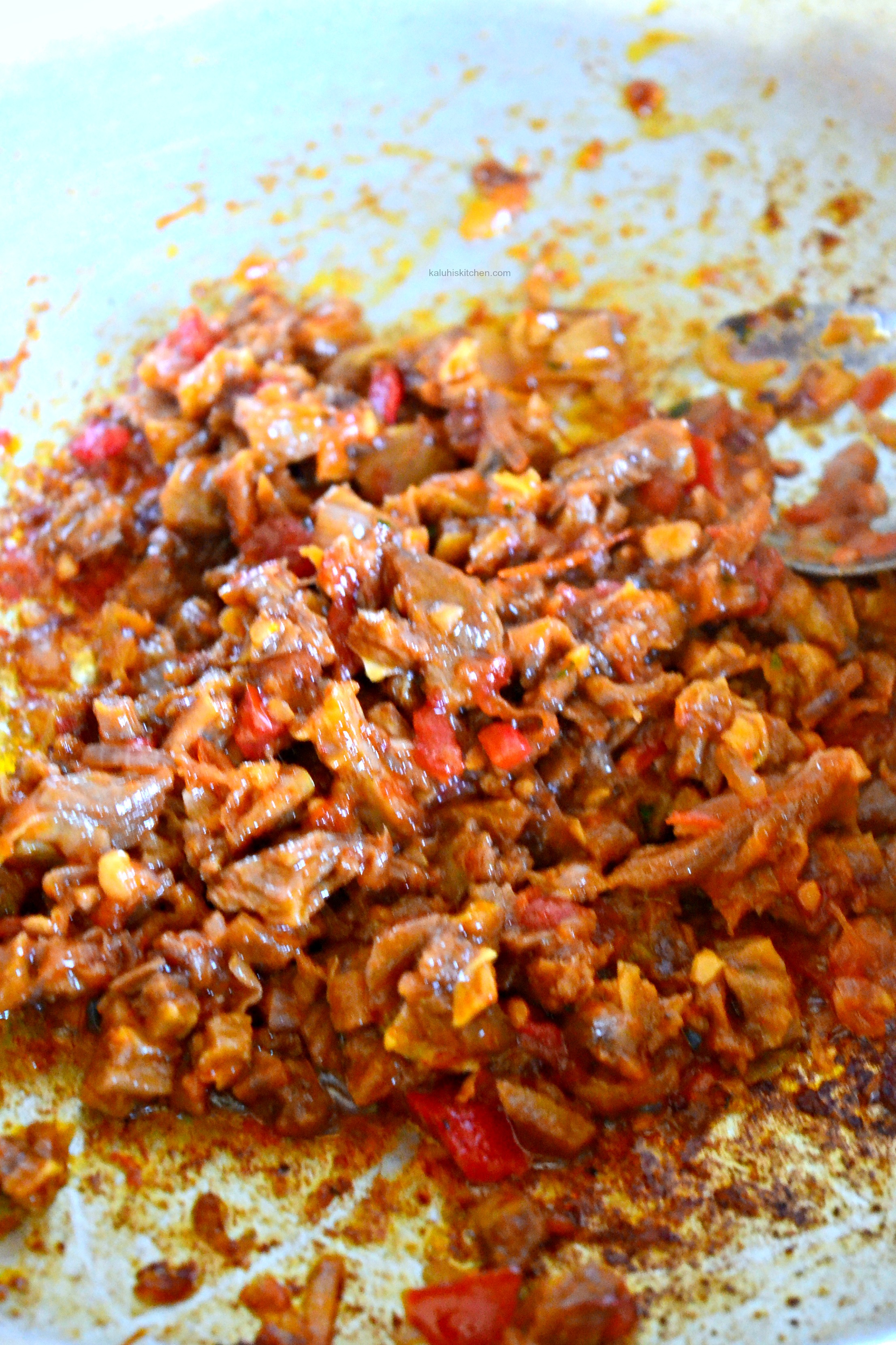cook-the-meat-with-dates-cayenne-pepper-onions-garlic-and-tomatoes-for-it-to-have-a-fuller-more-bodied-flavor-profile_kaluhiskitchen-com