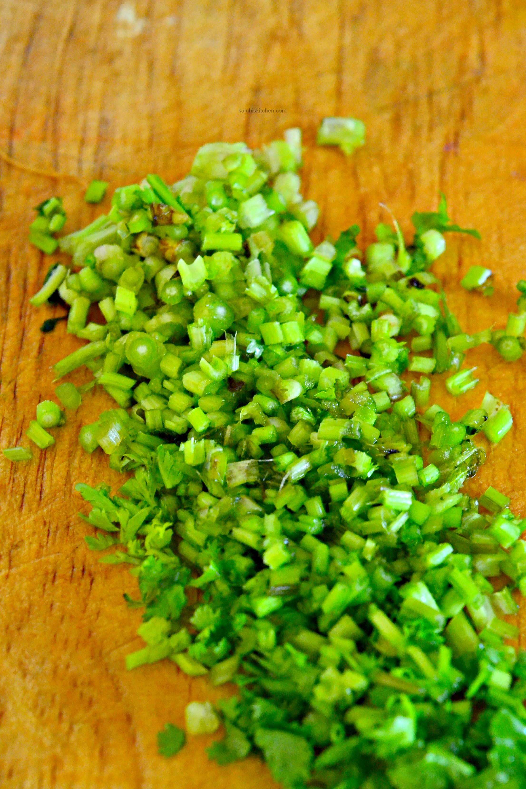 using-finely-chipped-coriander-stalks-adds-plenty-of-flavor-to-food-and-also-makes-the-food-have-a-more-intense-herby-flavor_carror-sticks_kaluhiskitchen-com