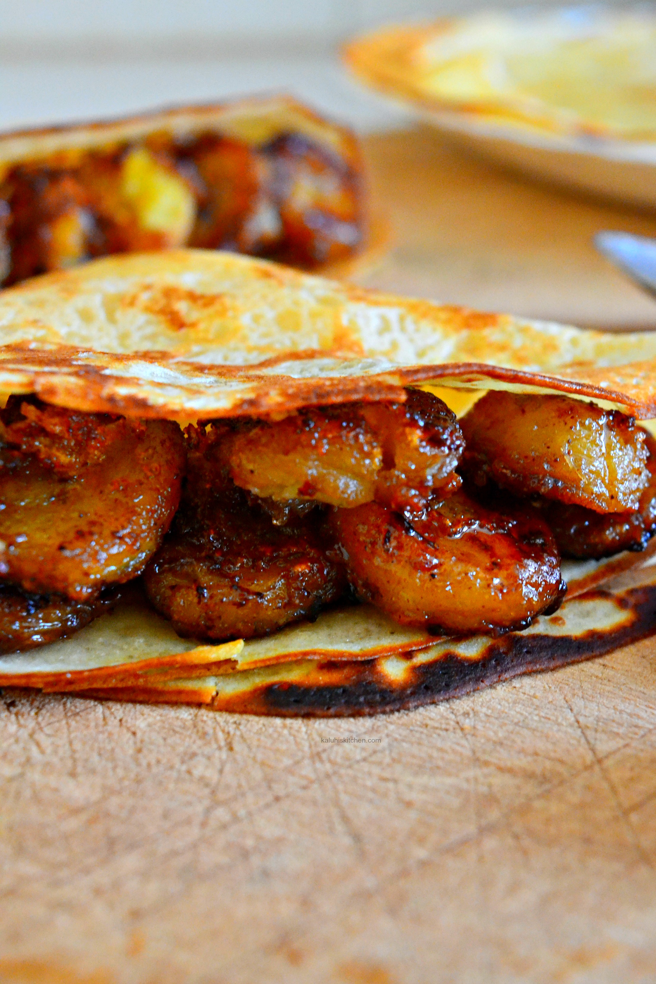 fold-your-crepes-into-quarters-and-stuff-your-caramelized-bananas-into-the-cavity_kaluhiskitchen-com